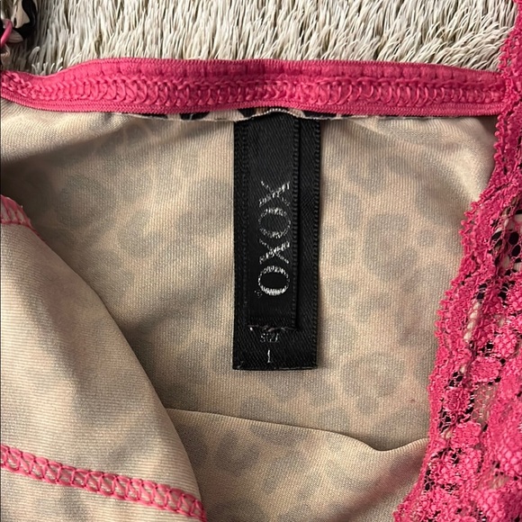 XOXO Leopard Print Top with Pink Lace - Picture 2 of 3